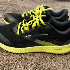 Brooks Men's Black & Neon Yellow Catamount Trail Shoes